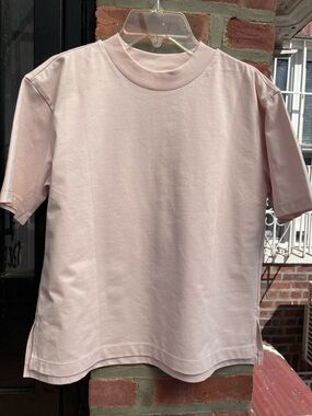 Uniqlo AIRism Light Pink Crewneck T-Shirt 70% cotton 30% polyester